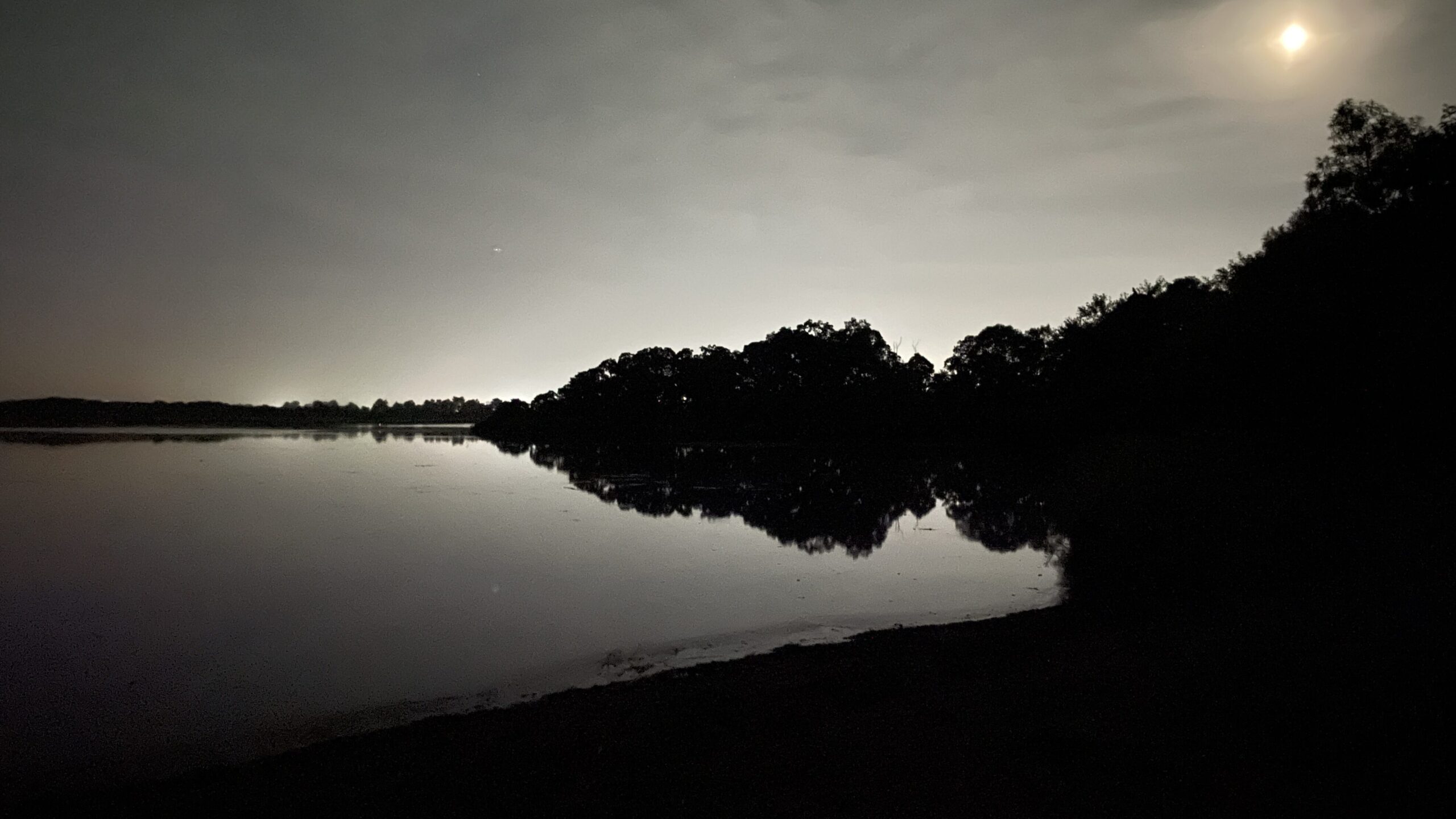 月夜のウトナイ湖